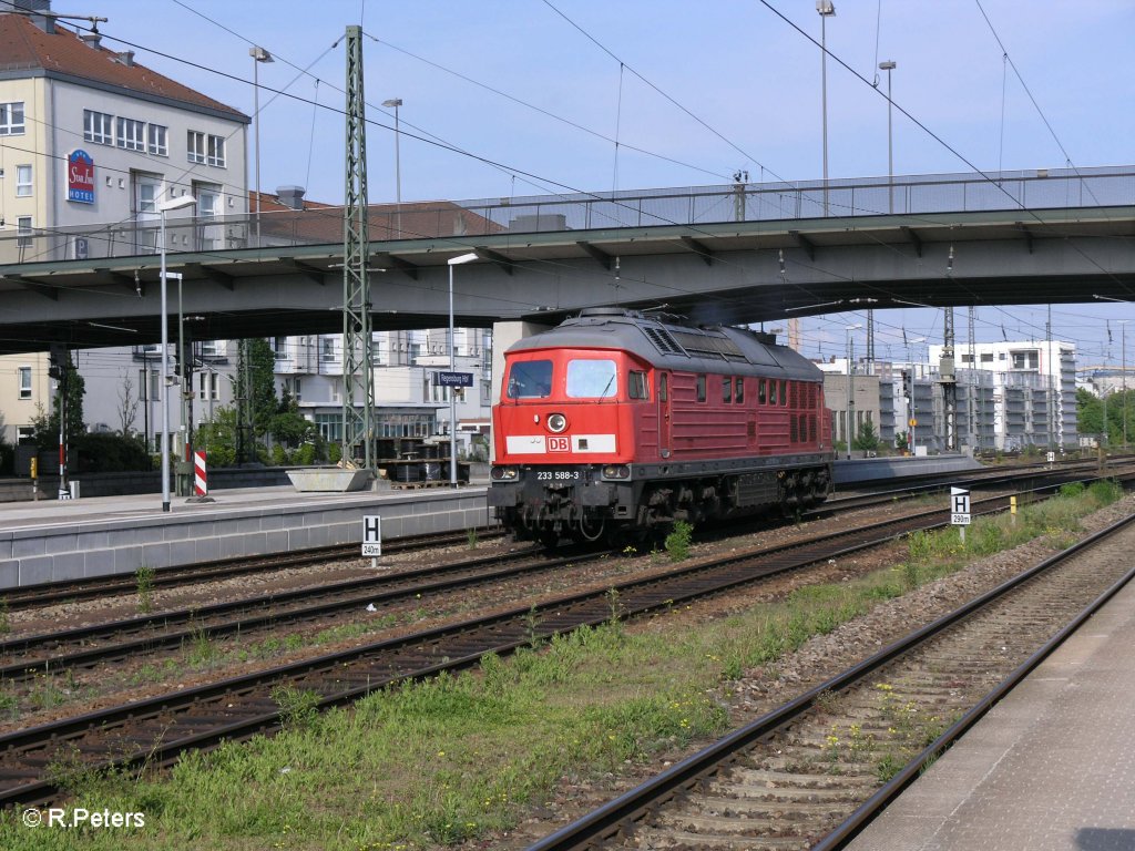 233 588-3 rollt solo durch Regensburg HBF .09.05.09