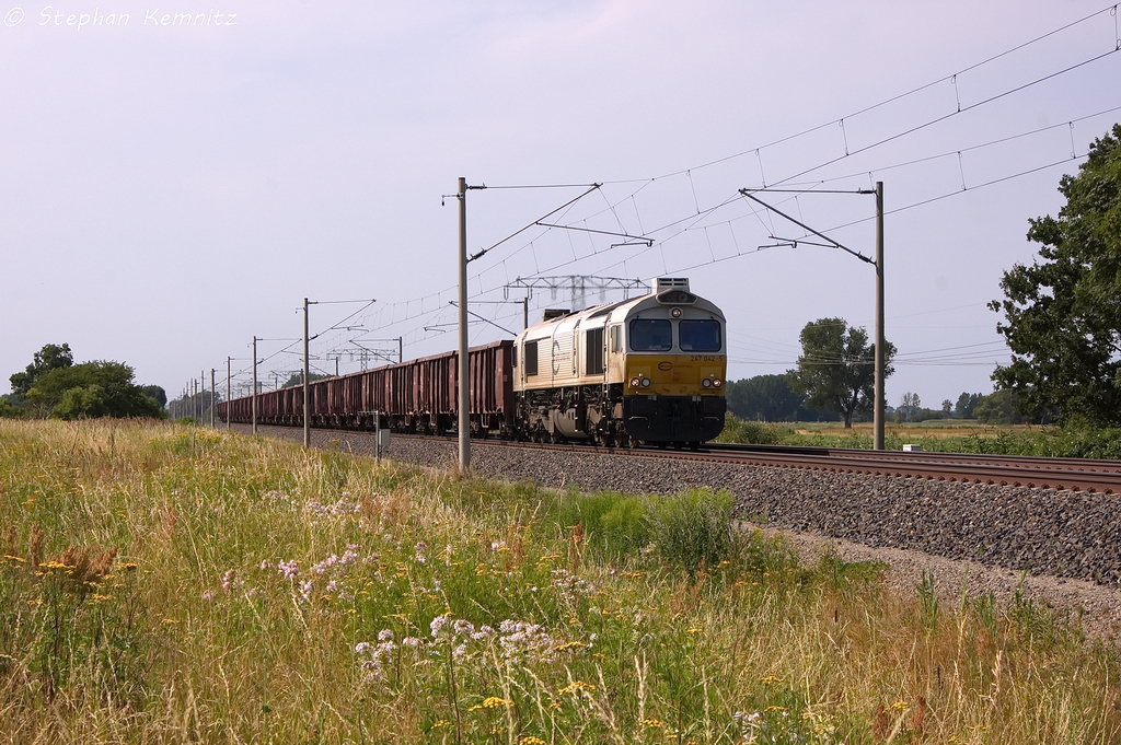 247 042-5 (266 442-3) ECR - Euro Cargo Rail SAS fr MEG - Mitteldeutsche Eisenbahn GmbH mit einem MEG E-Wagen Ganzzug in Vietznitz und fuhr in Richtung Nauen weiter. 24.07.2013
