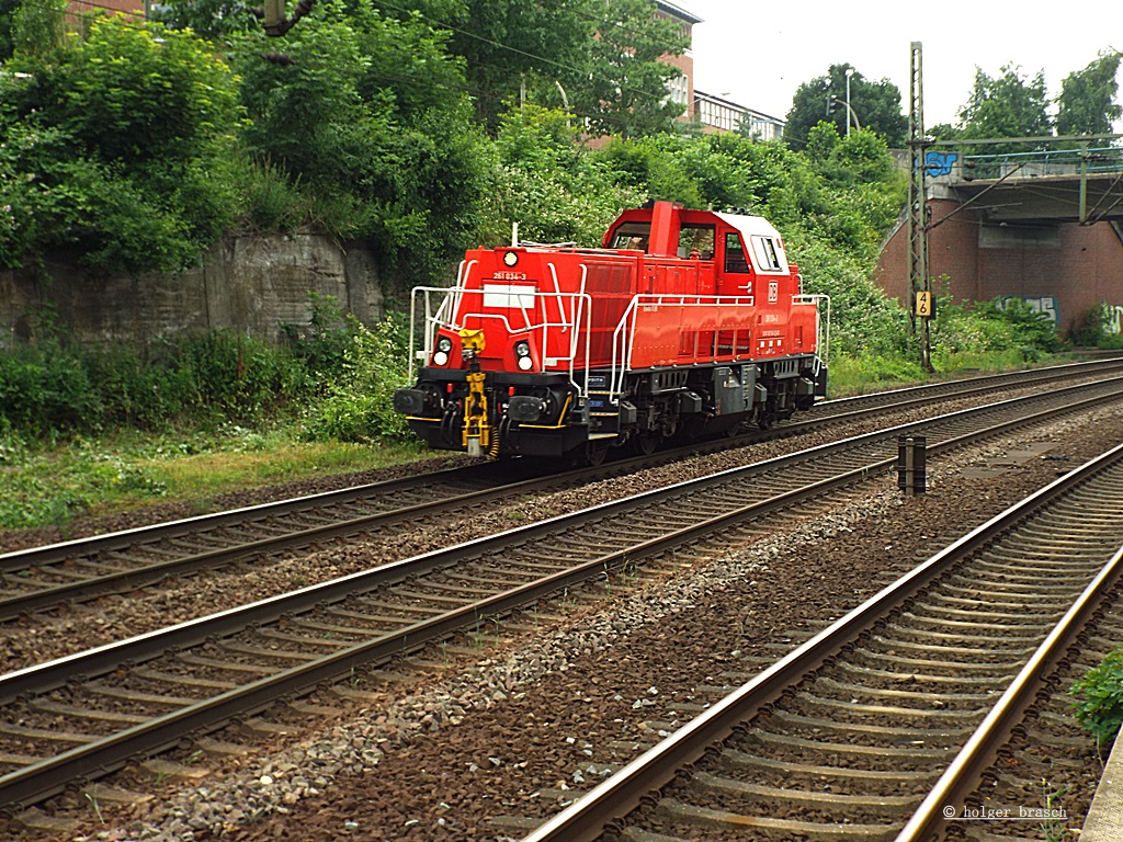 261 034-3 mu�te auf gr�nes licht warten im bhf harbug am 02.07.13 
