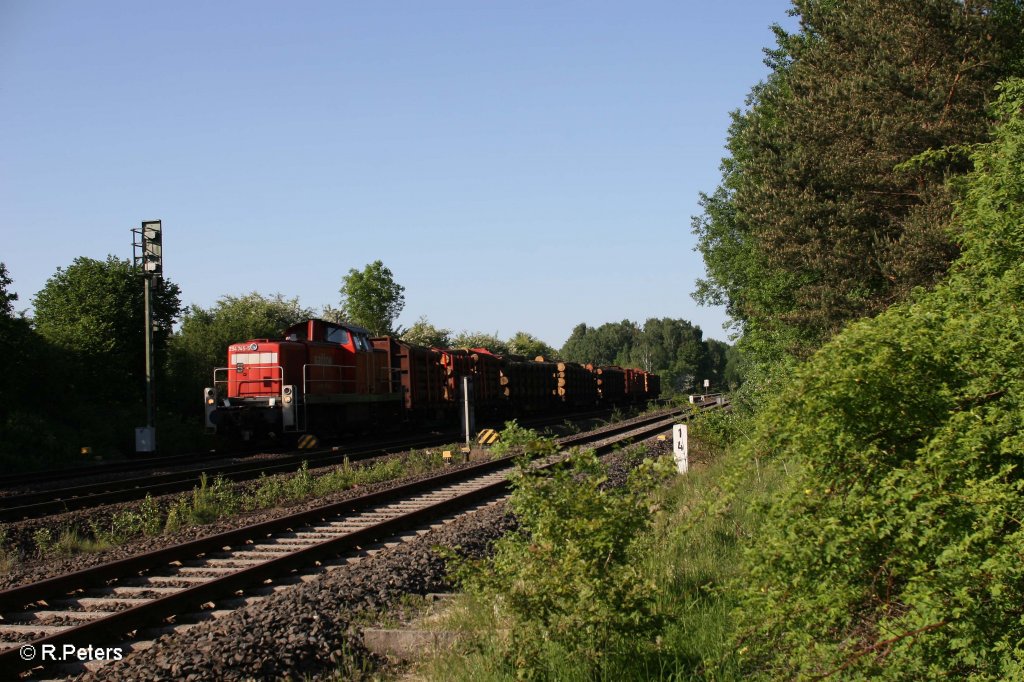 294 745-5 mit dem leeren Holz Marktredwitz nach Wiesau. 25.05.12