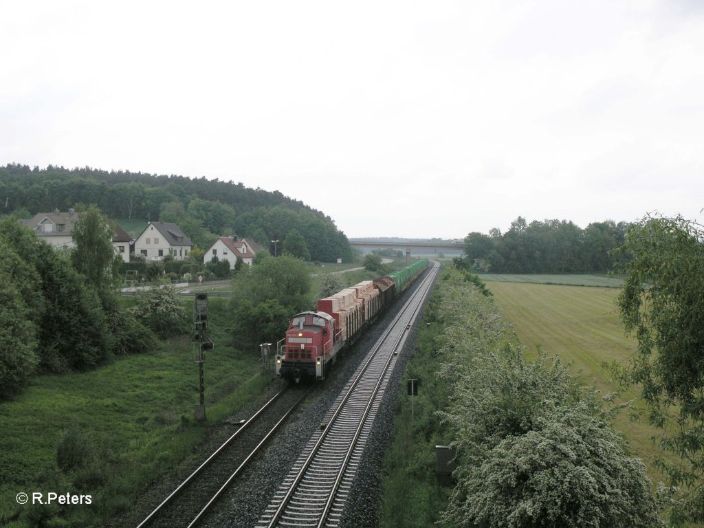 294 765-2 mit einem bergabezug aus Weiden bei Richt. 26.05.10