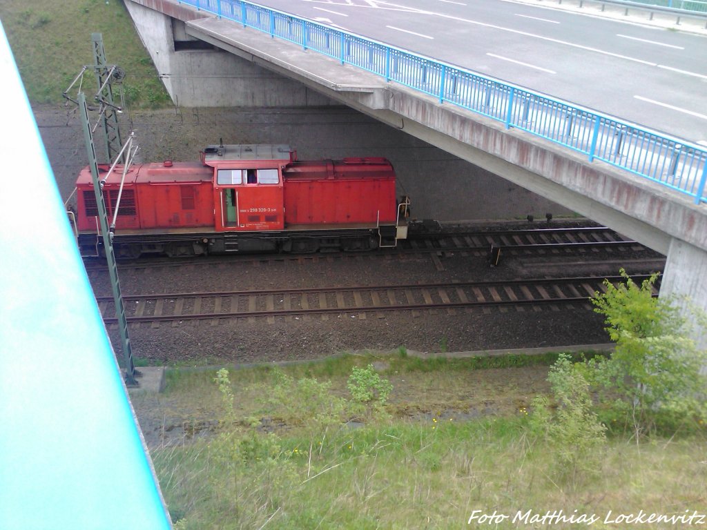 298 320-3 beim Rangieren am F�hrhafen Mukran am 20.5.13