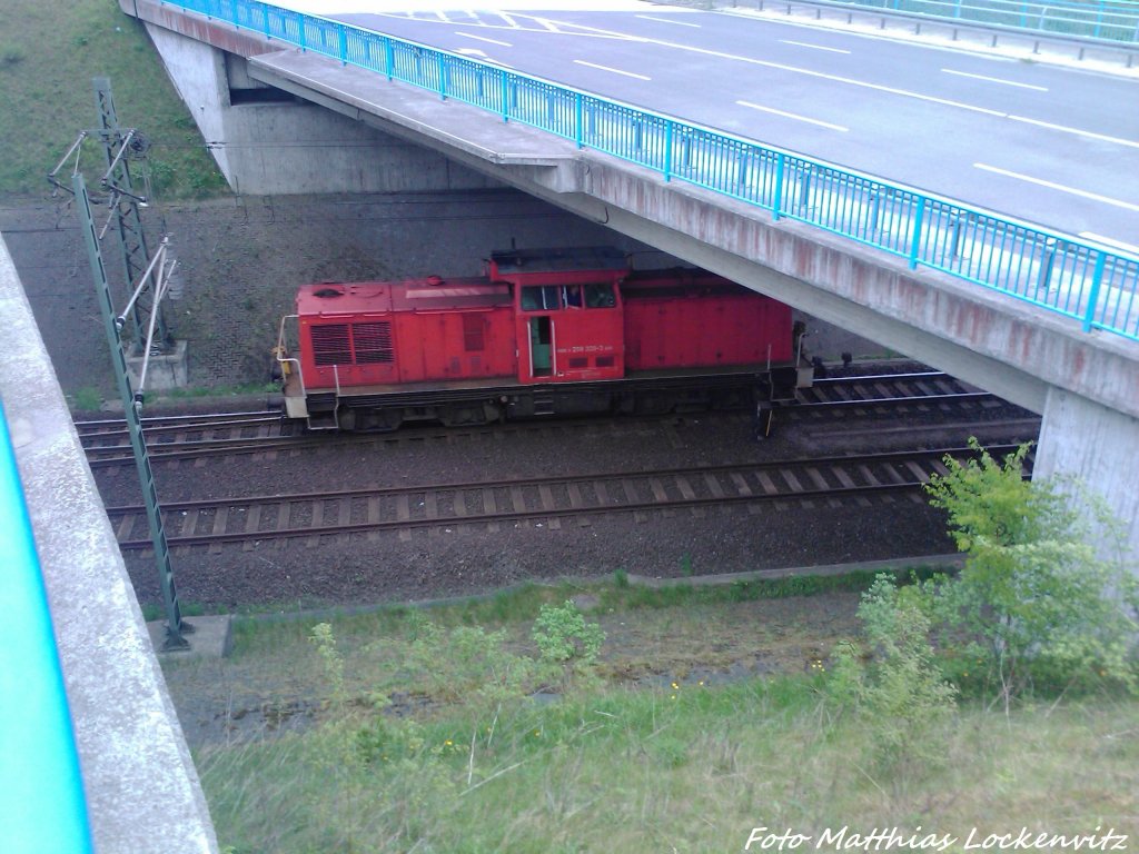 298 320-3 beim Rangieren am F�hrhafen Mukran am 20.5.13
