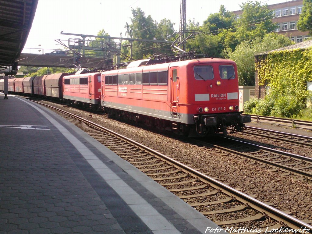 2x BR 151 mit einem G�terzug bei der Abfahrt ausm Bahnhof Hamburg-Harburg am 8.6.13