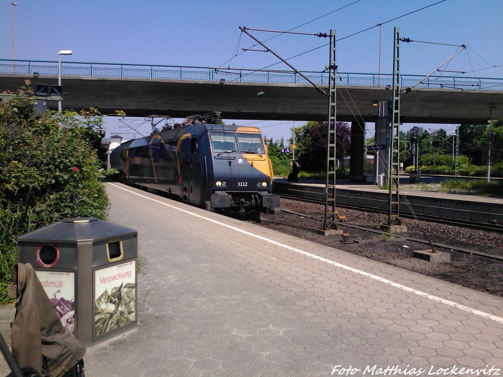 3112 der Litra (DSB) mit einem G�terzug bei der Durchfahrt in Hamburg-Harburg am 8.6.13