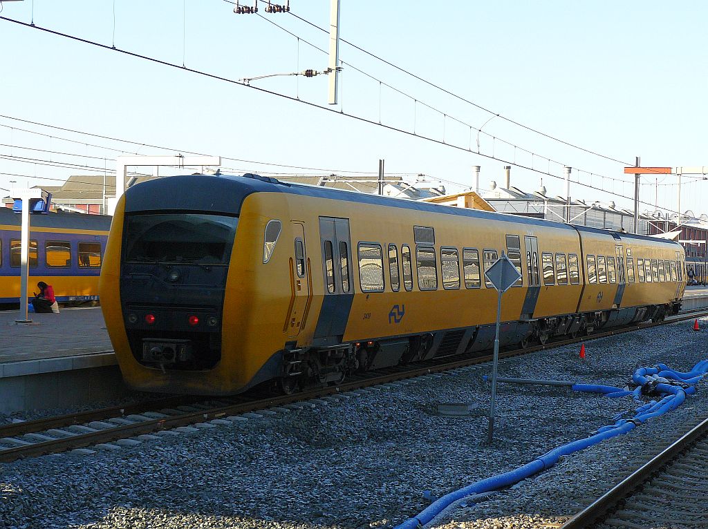 3419 auf Gleis 9 in Zwolle 11-12-2012.

3419 als stoptrein richting Nijverdal West op spoor 9 Zwolle 11-12-2012.