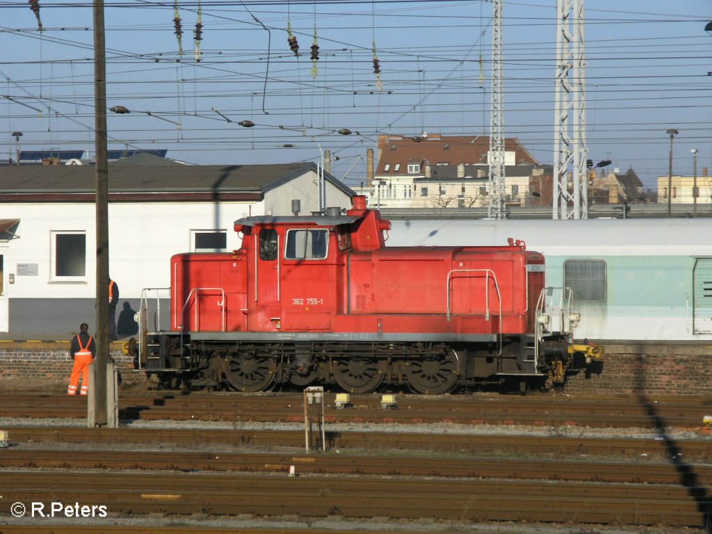 362 755-1 wartet in Cottbus HBF auf neue rangier Aufgaben. 31.12.08