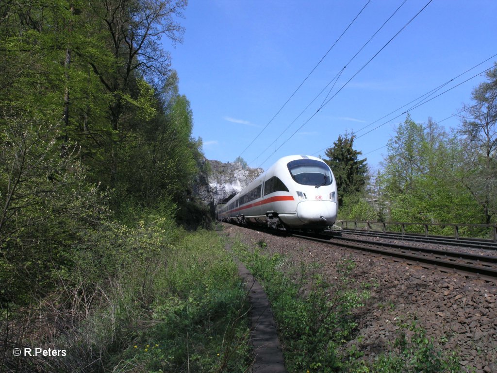 411 005  Dresden  zieht als ICE23 Dortmund - Wien durchs Felsentor. 29.04.10