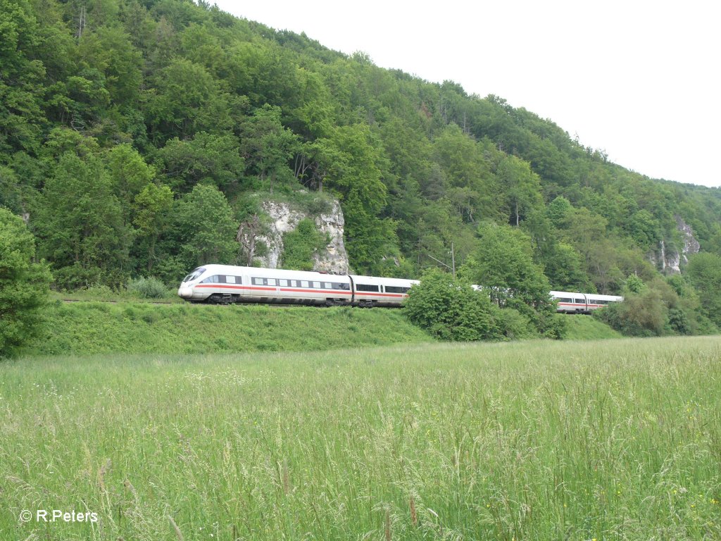 411 011-0  Hansestadt Wismar  als ICE26 nach Dortmund bei Matting. 29.05.10