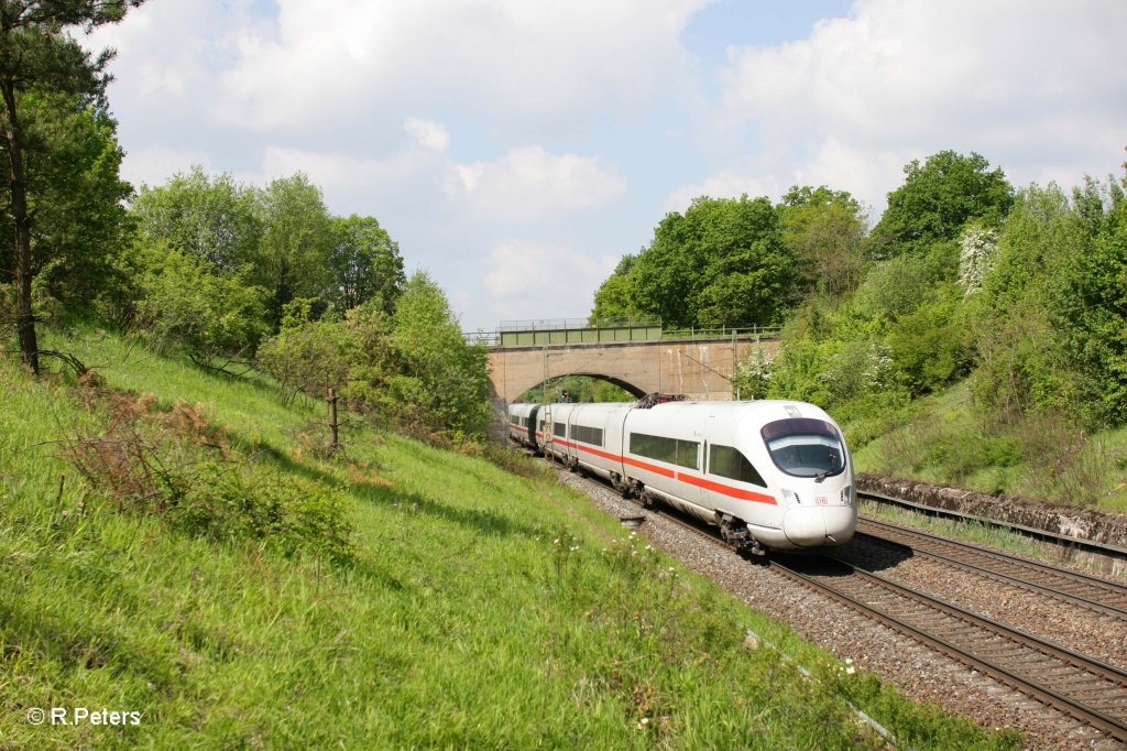 411 067-2  Traunstein  als ICE23 Dortmund - Wien hinter Postbauer-Heng. 13.05.11