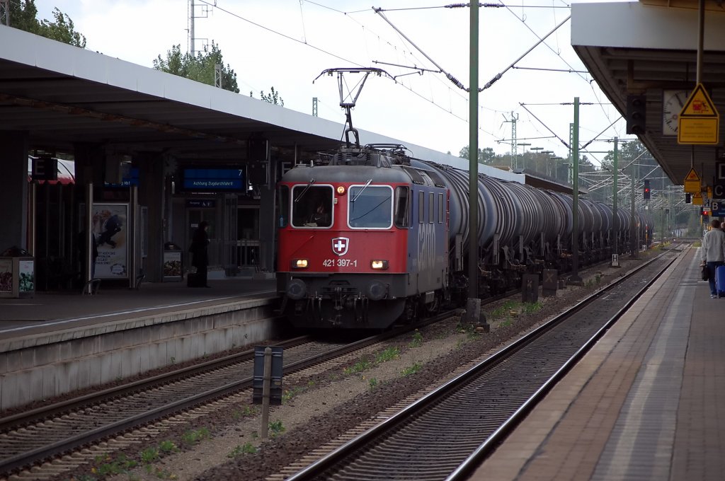 421 397-1 der SBB Cargo mit einem Kesselzug in Braunschweig. 15.09.2010