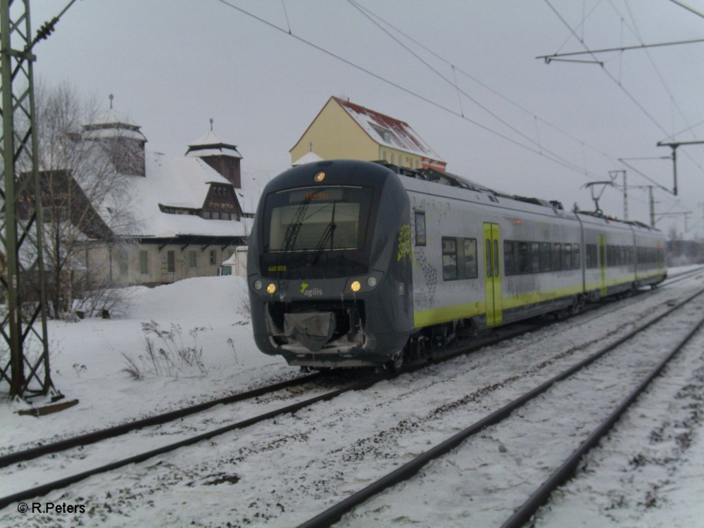 440 909 mit AG84407 nach Plattling in Obertraubling. 30.12.10