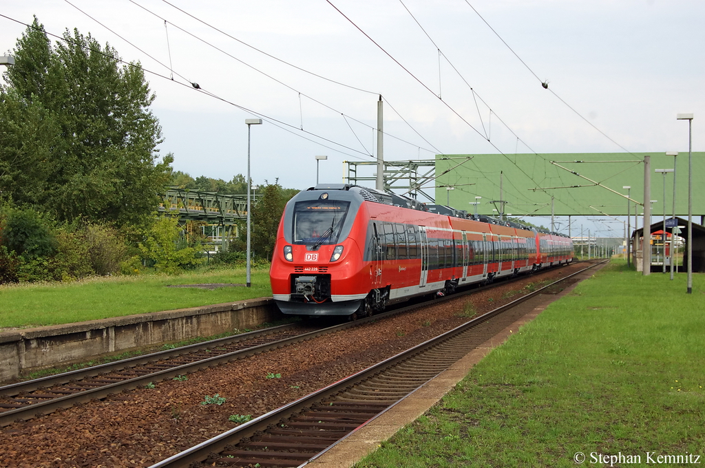 442 229/729 & 442 248/748 sind beide vierteilige Talent 2 fr die S-Bahn Nrnberg. Zusammen durch fahren sie den Haltepunkt Leuna Werke Sd und fuhren in Richtung Grokorbetha weiter. 23.08.2011