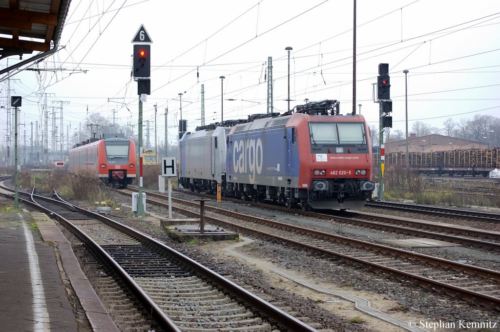482 020-5 der SBB Cargo, 186 108 von Railpool momentan in Dienst fr Raildox und die 425 006-4 stehen in Stendal und warten auf neue Aufgaben. 20.11.2010
