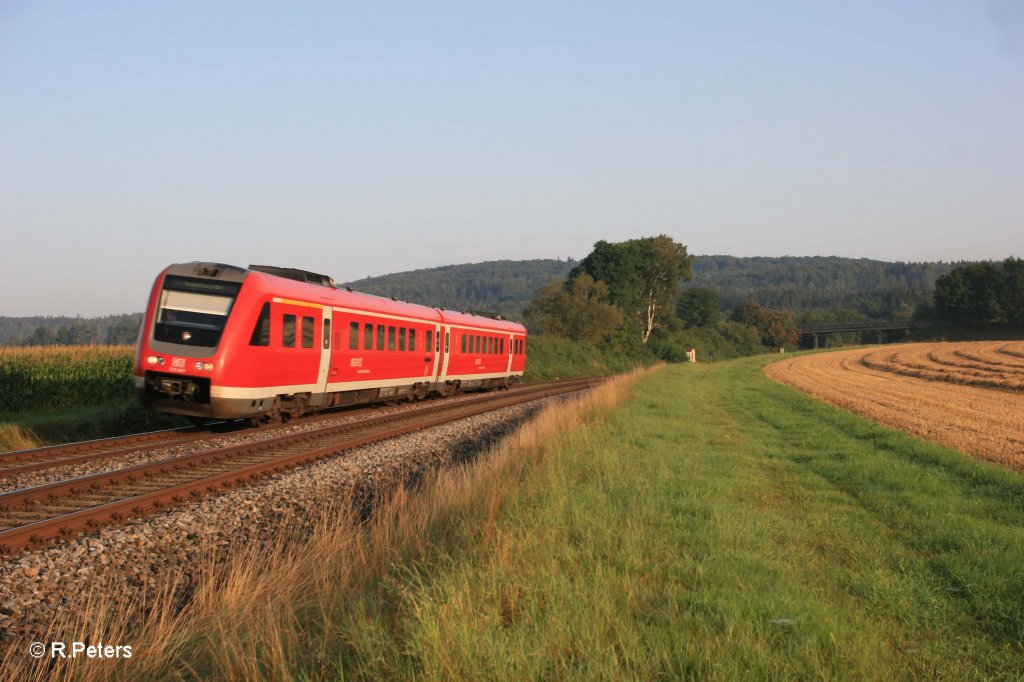 612 463 als RE3693 nach Regensburg HBF bei Oberteich. 23.08.11