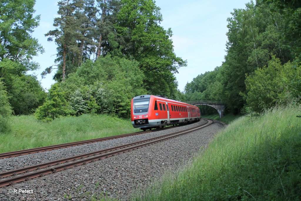 612 667 + 627 als umgeleiteten IRE 3086 Dresden - Nrnberg in der Kurve von Schnfeld. 13.06.13