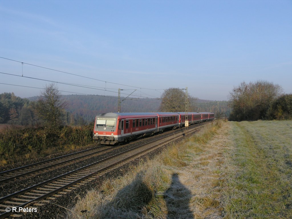 628 418-6 als Schlerverstrkungszug mit 413+431 bei Endorf 29.10.10
