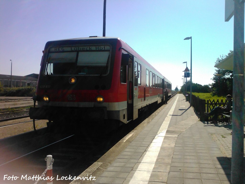 628 651 als RE6 mit Ziel L�beck Hbf im Bahnhof Reuterstadt-Stavenhagen am 23.9.10