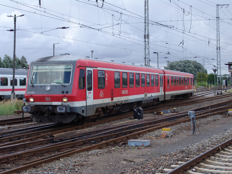 628 652 fuhr am 28.08.10 als Leerzug von Stralsund Richtung Rostock.