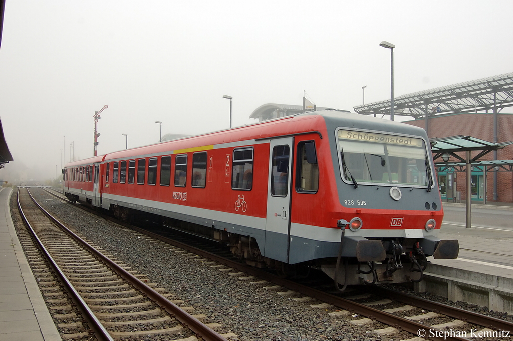 628/928 596 als RB (RB 14909) von Braunschweig Hbf nach Schppenstedt in Wolfenbttel. 01.11.2011