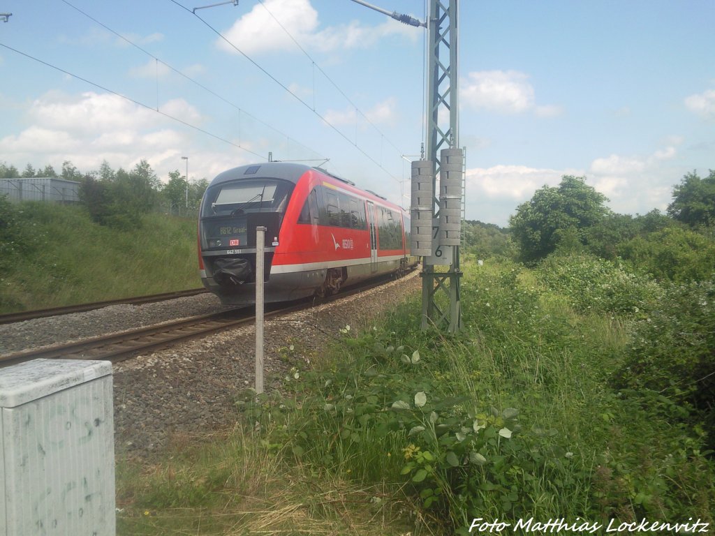 642 051/551 als RB12 mit ziel Graal-M�ritz kurz hinter Rostock Hbf am 22.6.13