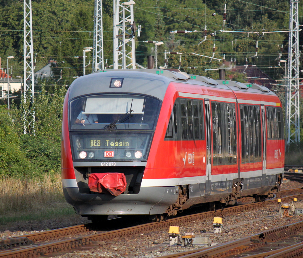 642 079-7 als RE8 von Wismar nach Tessin bei der Einfahrt im Rostocker Hbf.10.08.2013