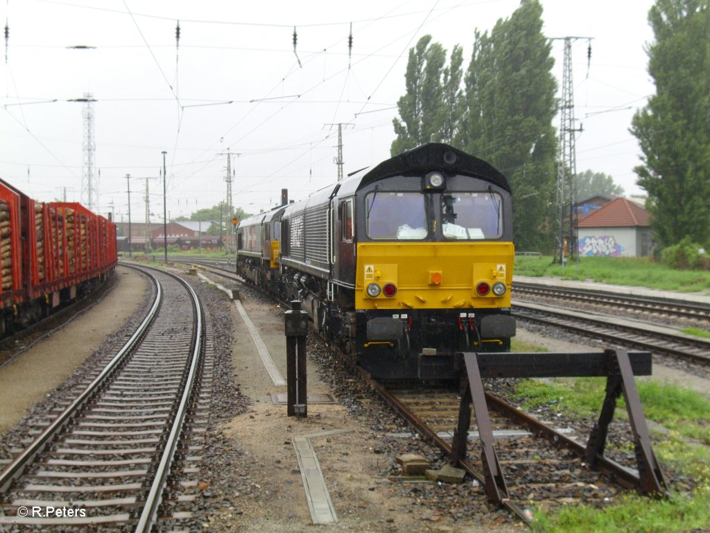 653-10 steht mit einer weiteren Class66 im Bahnhof Frankfurt/Oder abgestellt. 18.08.10