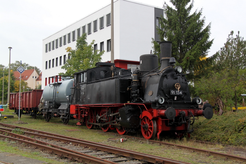91 134 vom Mecklenburgischen Eisenbahn-und Technikmuseum stand zu den Schweriner Modellbahn-Tagen drauen zur besichtigung.29.09.2012