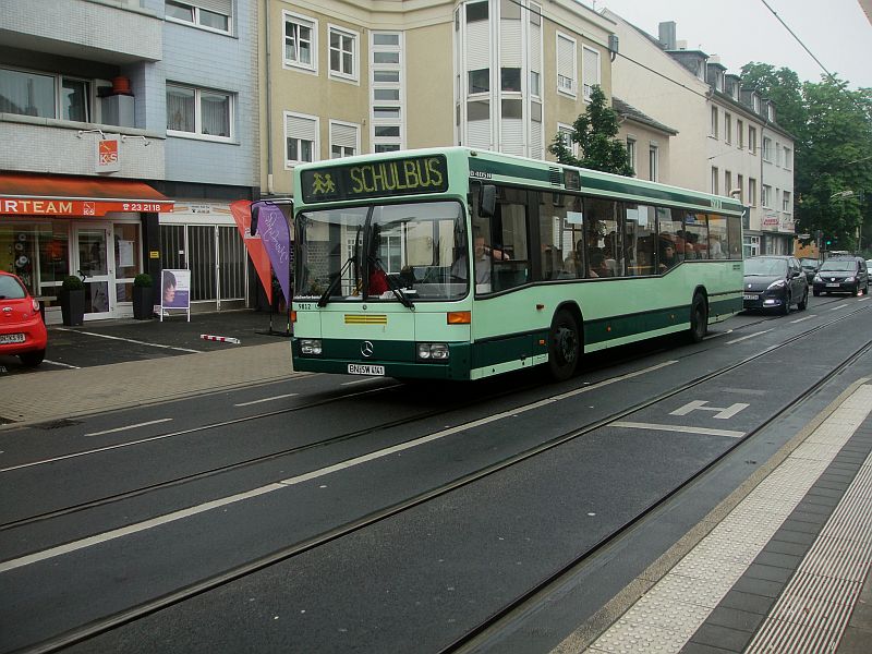 9812 als Schulbus in Bonn Dottendorf am Quirinusplatz