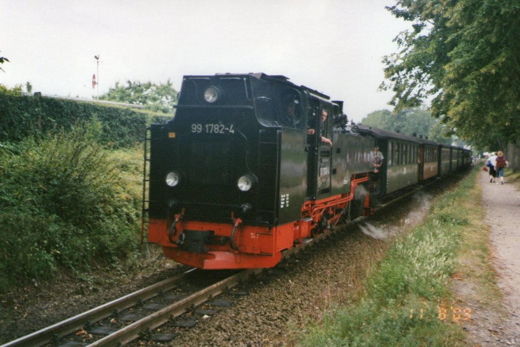 99 1782-4 bei der Ausfahrt am 11.August.2009 aus dem Bahnhof Binz(Gescannt)