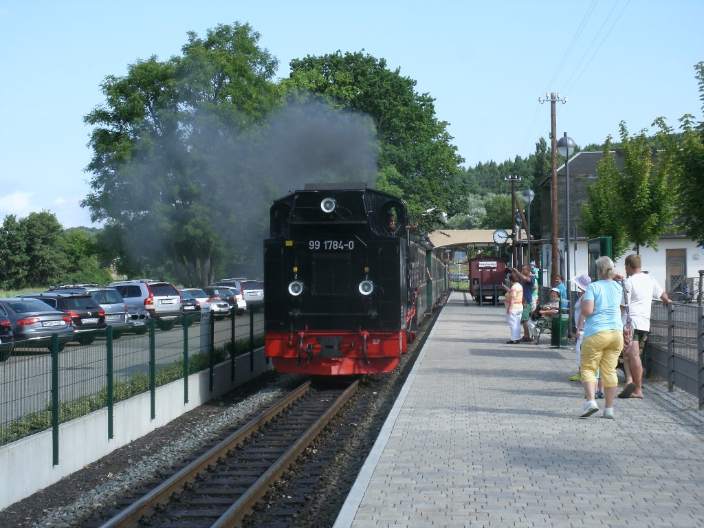 99 1784 kam,am 04.August 2013,mit dem P223 Binz-G�hren in Baabe an.