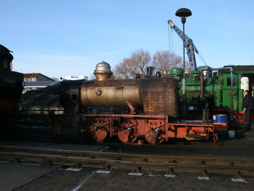 99 4652 stand lange Jahre,als nicht betriebsfhiges Ausstellungsstck,in Putbus nun soll die Lok wieder fahren.Am 03.Mrz 2012 stand die Lok auseinandergebaut in Putbus.