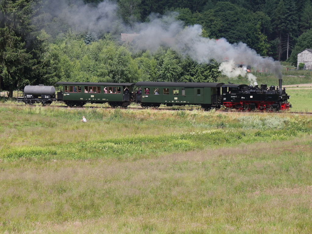 99 5906-5 am 13. Juli 2013 zwischen Benneckenstein und Eisfelder Talmhle.