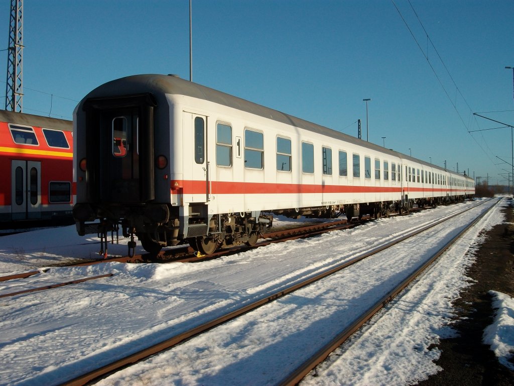 Abgestellte 1.Klasse Reisezugwagen am 01.Januar 2011 in Mukran.