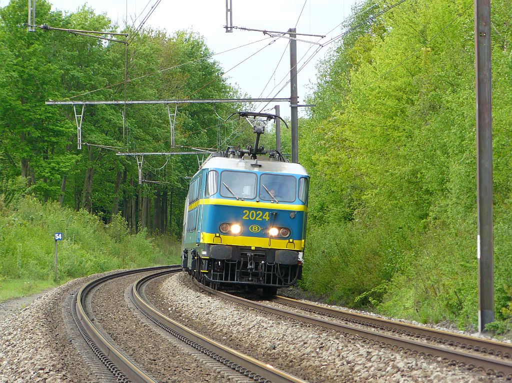 Afscheidsrit NMBS reeks 20 georganiseerd door de TSP. NMBS loc 2024 bij Ghlin 11-05-2013. 