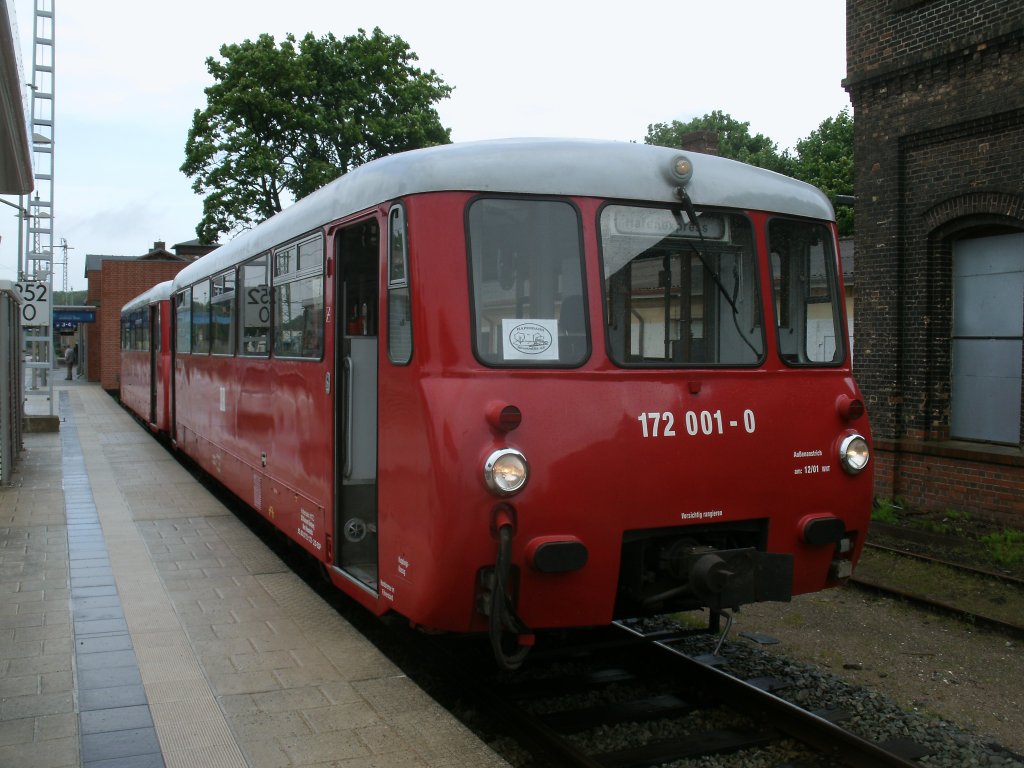 Als PRE 81275 nach Lauterbach Mole stand der Neustrelitzer 172 001-0,am 02.Juni 2013,in Bergen/Rgen bereit.