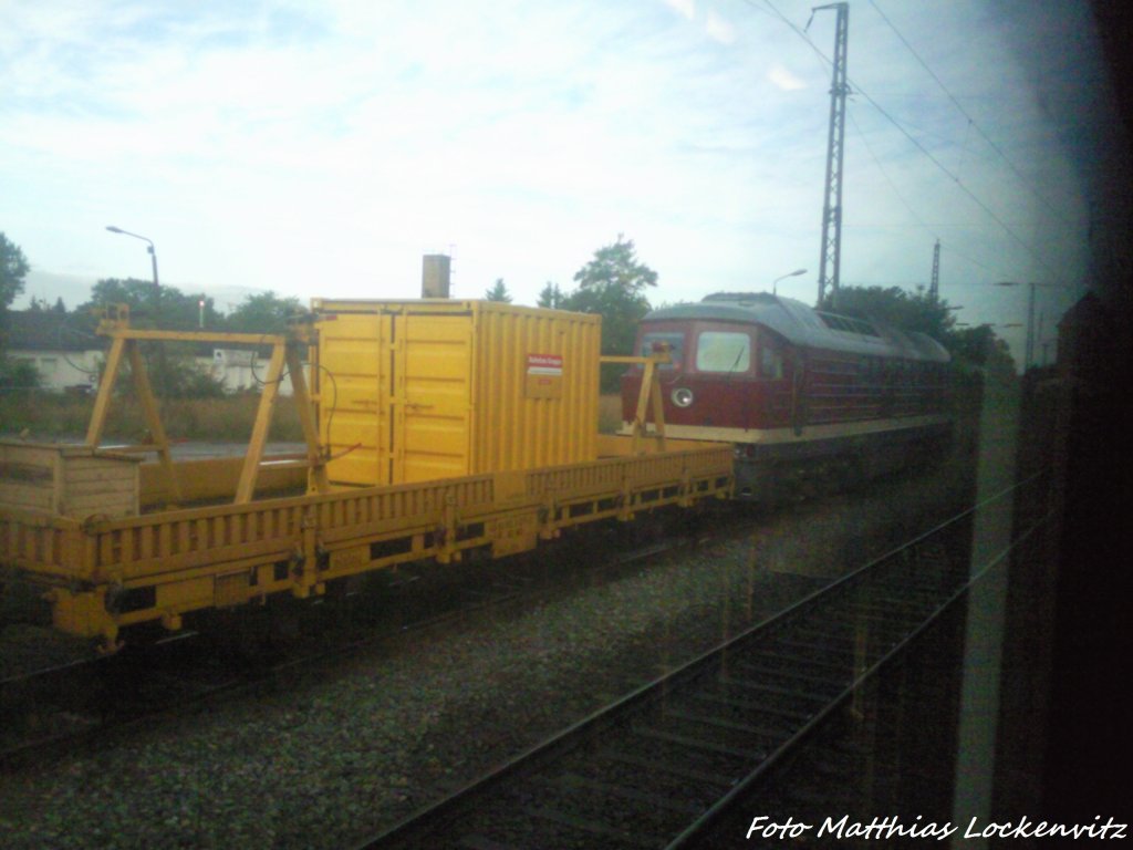 Am 15.9.12 war Die WFL 231 in Miltzow beim entladen der Bahnbausch�ttgutauffangwagen /Foto entstand ausm Fahrenden RE3
