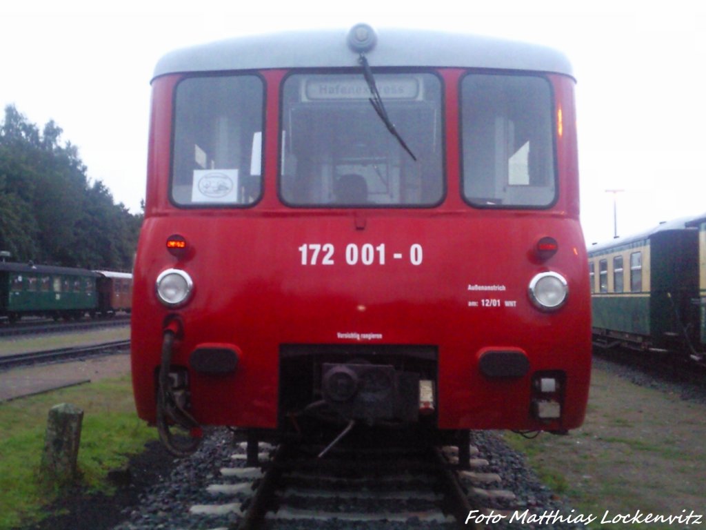 Am 22.8.2011 H�lt die Neustrelitzer Ferkeltaxe noch ihren Schlaft im Bahnhof Putbus