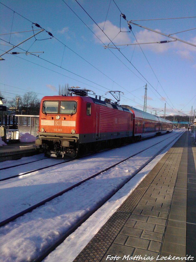 Am 26.3.13 Ist 112 103 Als RE) mit Ziel Rostock Hbf im Bahnhof Bergen auf R�gen.
