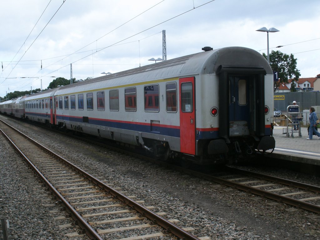 Am 30.Juni 2013 waren diese beiden belgischen Schnellzugwagen im TEE 75913 nach Stuttgart in Binz am Schluß vom TEE.
