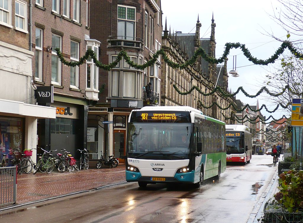 Arriva Bus 8775 DAF VDL Citea LLE120 Baujahr 2012. Breestraat, Leiden 09-12-2012.

Arriva bus 8775 DAF VDL Citea LLE120 bouwjaar 2012. Breestraat, Leiden 09-12-2012.