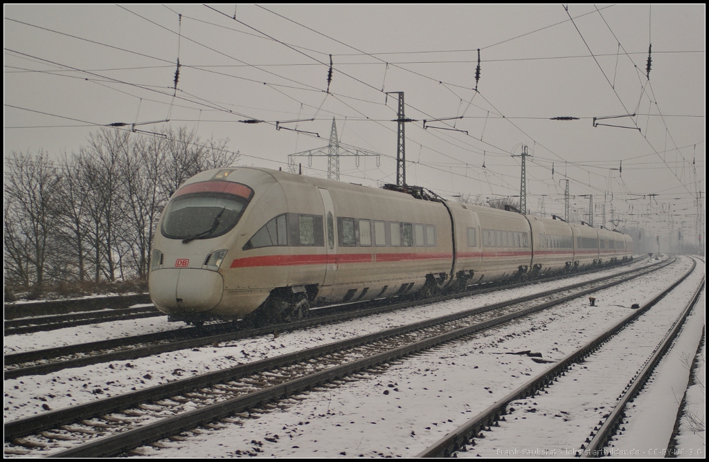 Auch Z�ge k�nnen sich anpassen: DB Fernverkehr 411 077  Rathenow  (Tz 1177) bei schlechtem Wetter am 29.03.2013 als Umleiter in Nuthetal-Saarmund