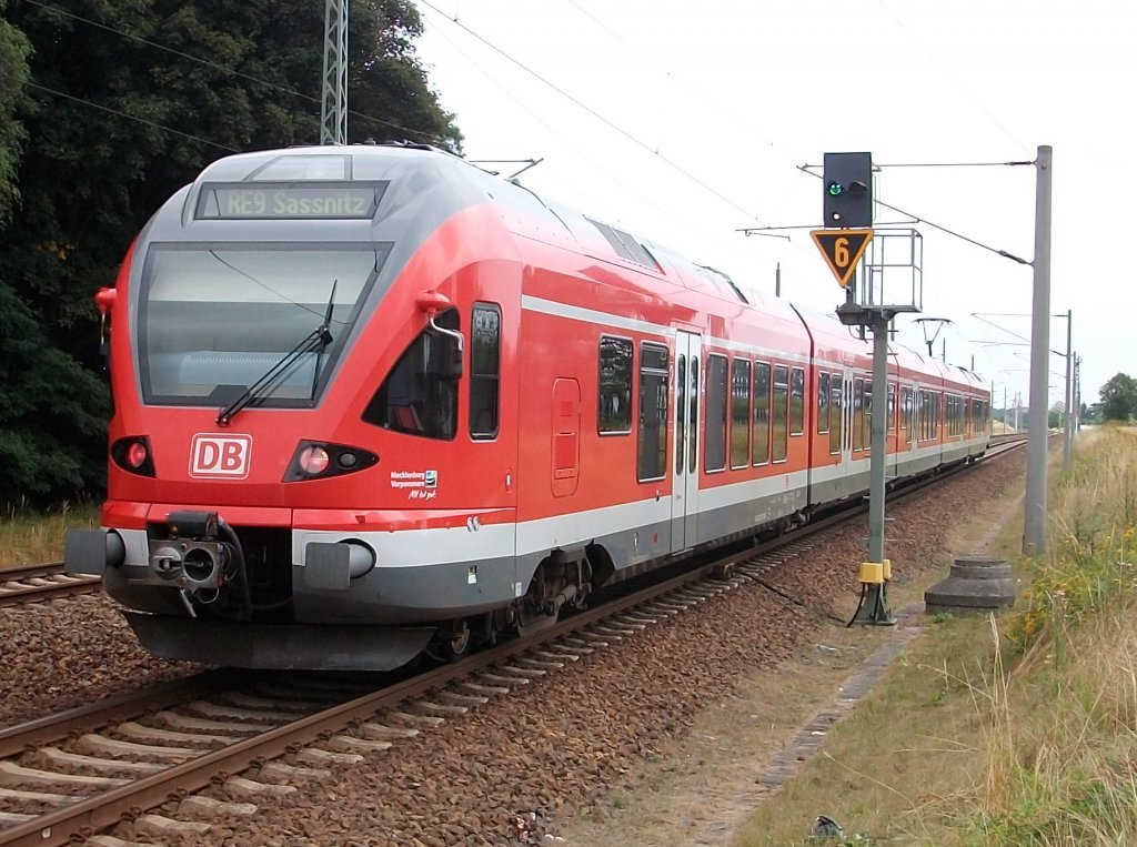 Ausfahrender 429 027 verlie am 02.August 2010 den Bahnhof Martensdorf in Richtung Stralsund.
