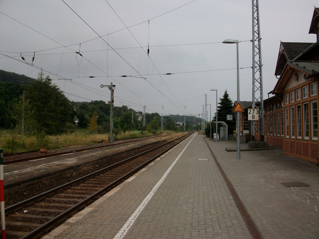 Bahnsteiggleis in Sassnitz an dem die RE-Zge an und abfahren.Aufnahme vom 13.Juli 2010.