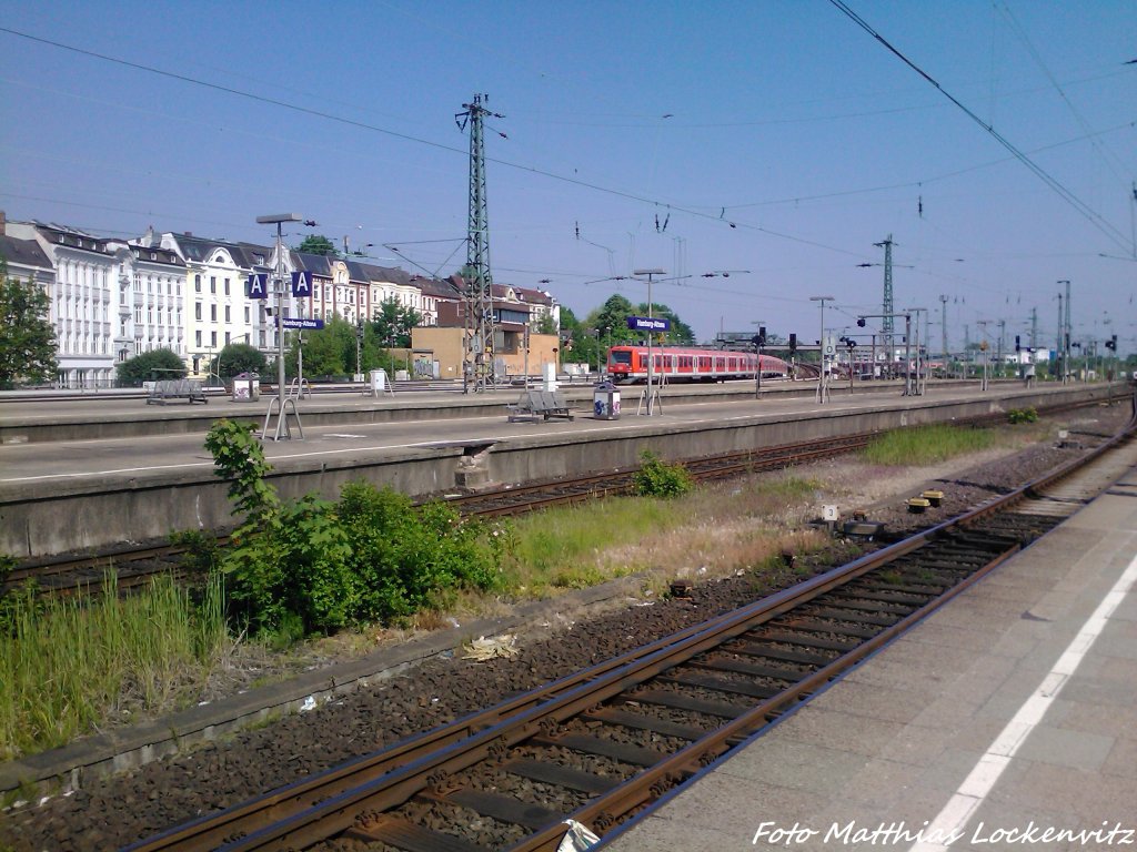 Blick auf die S-Bahn Hamburg mit ihren BR 474 Fahrzeugen bei der Ein- & Ausfahrt aus Hamburg-Altona am 8.6.13