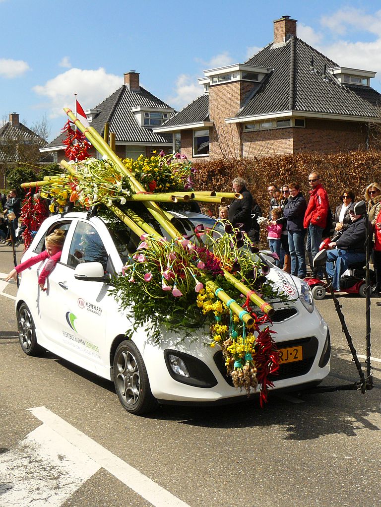 Blumenkorso 2013. Hoofdstraat, Sassenheim 20-04-2013. 

Bloemencorso 2013. Hoofdstraat, Sassenheim 20-04-2013.