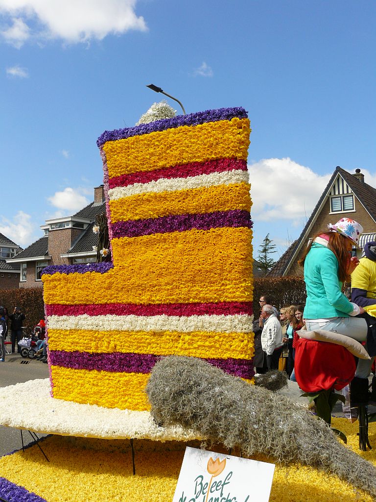 Blumenkorso 2013. Hoofdstraat, Sassenheim 20-04-2013. 

Bloemencorso 2013. Hoofdstraat, Sassenheim 20-04-2013.