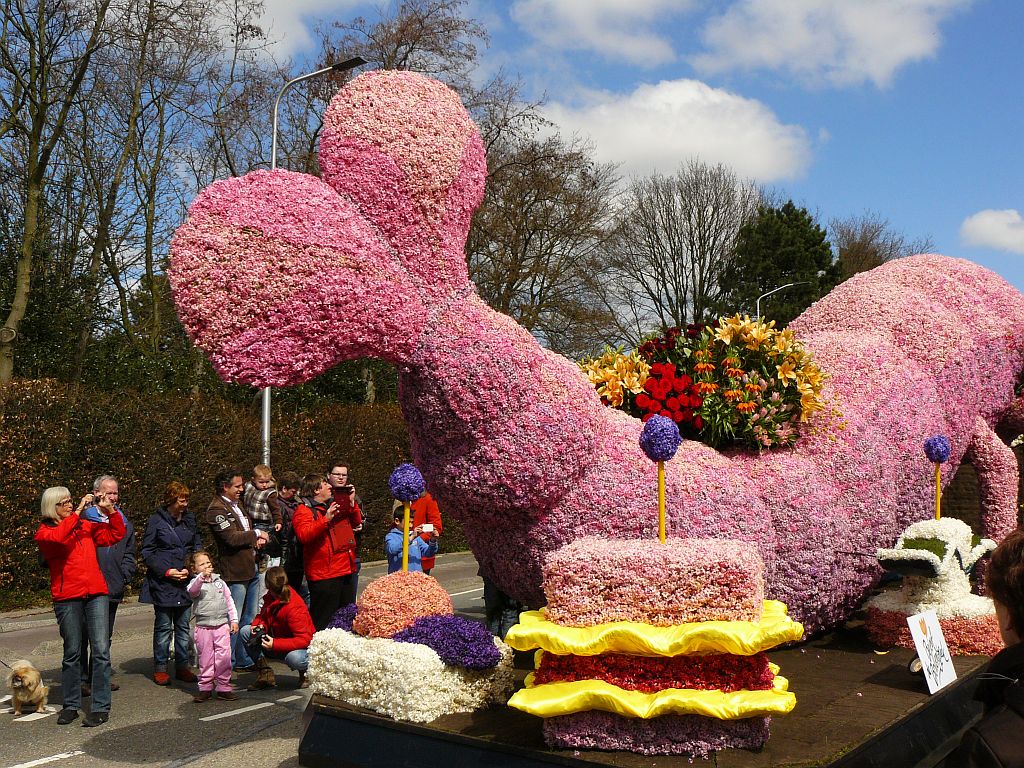 Blumenkorso 2013. Hoofdstraat, Sassenheim 20-04-2013. 

Bloemencorso 2013. Hoofdstraat, Sassenheim 20-04-2013.