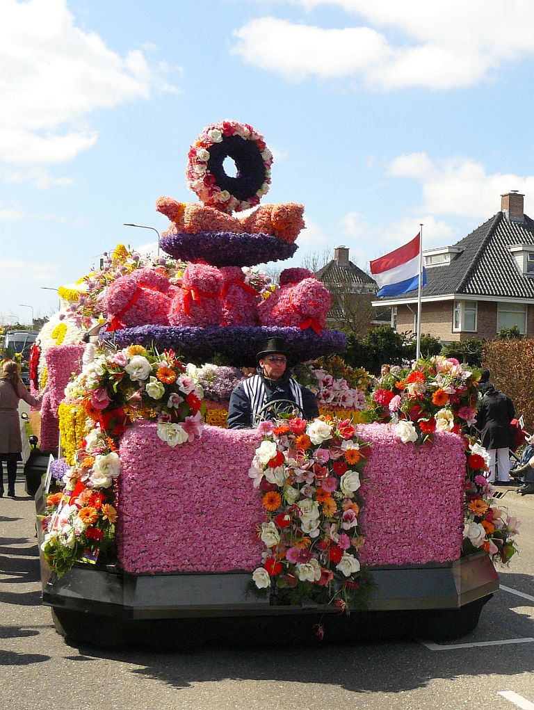 Blumenkorso 2013. Hoofdstraat, Sassenheim 20-04-2013. 

Bloemencorso 2013. Hoofdstraat, Sassenheim 20-04-2013.