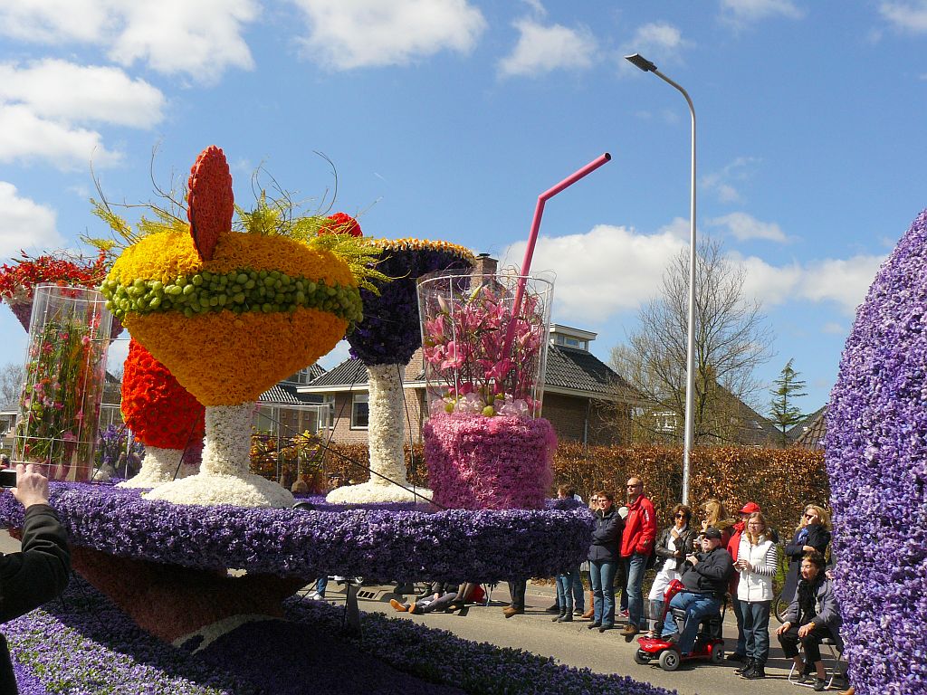 Blumenkorso 2013. Hoofdstraat, Sassenheim 20-04-2013. 

Bloemencorso 2013. Hoofdstraat, Sassenheim 20-04-2013.